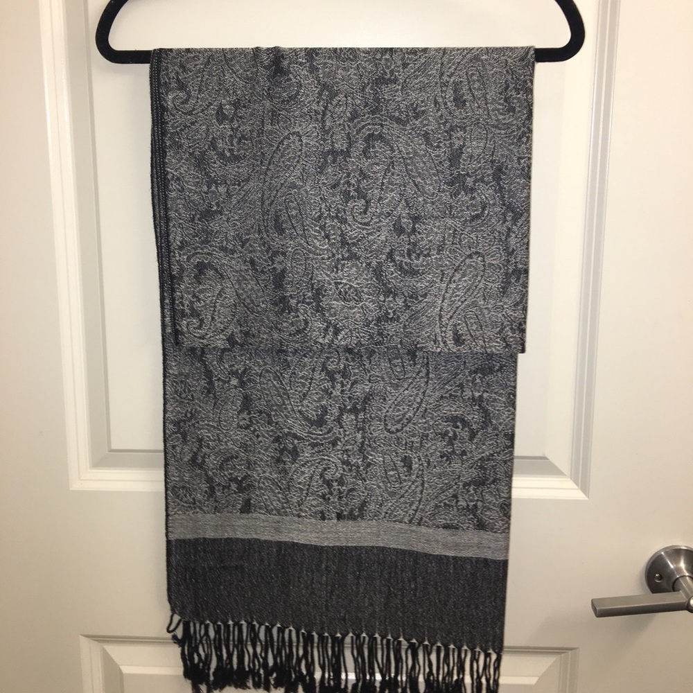 Large shawl